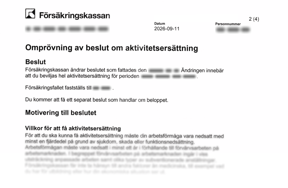Försäkringskassans omprövningsbeslut om aktivitetsersättning: klienten beviljas hel aktivitetsersättning. Personuppgifter och vissa datum är dolda.